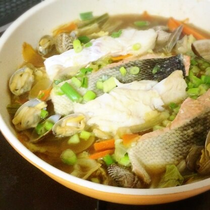 鮭とタラで♡スープも野菜もおいし〜(* ´ ᵕ `*)